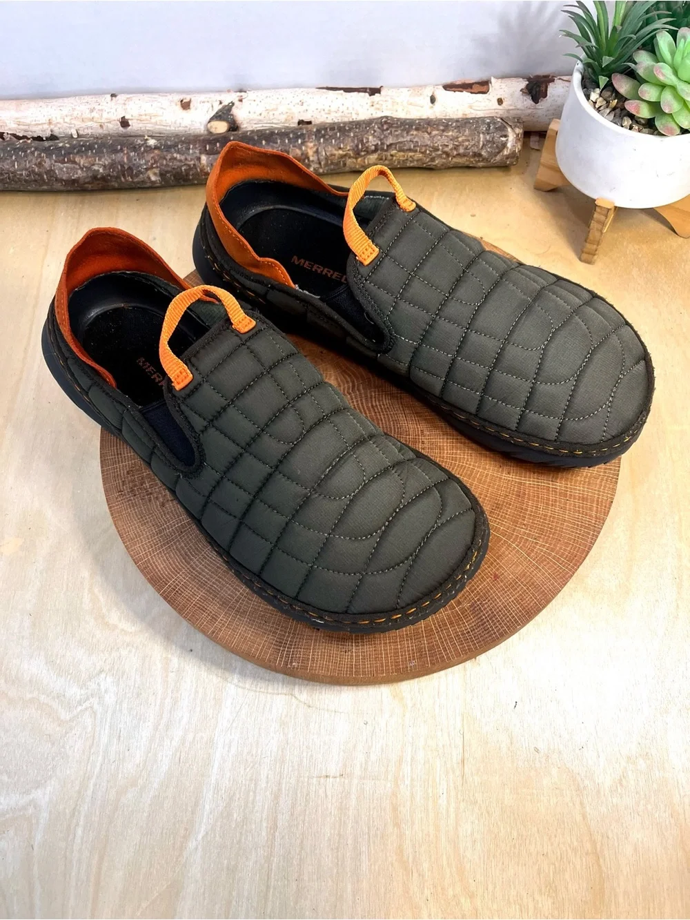 Merrell Men's Hut Moc slippers in quilted Olive Nylon Size 10